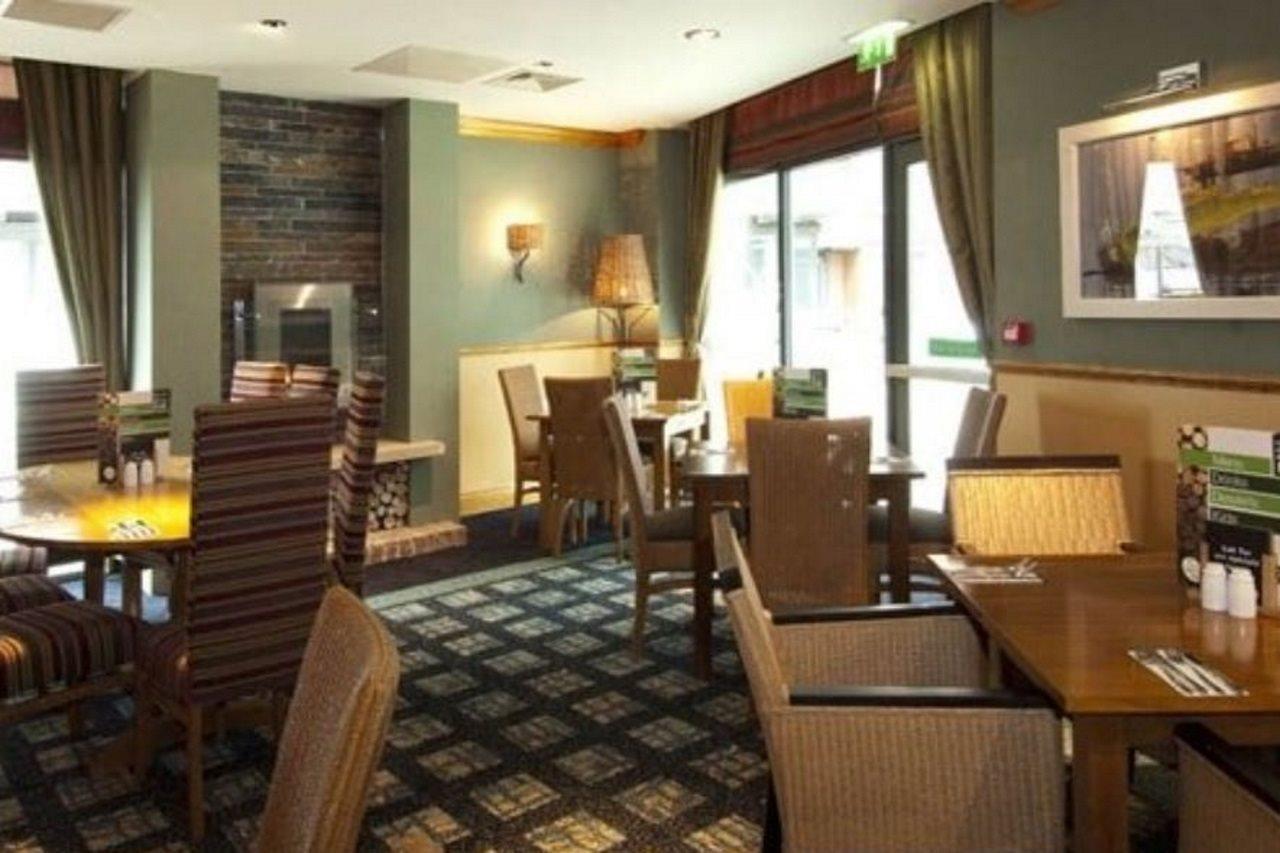 Premier Inn London Enfield Exteriör bild