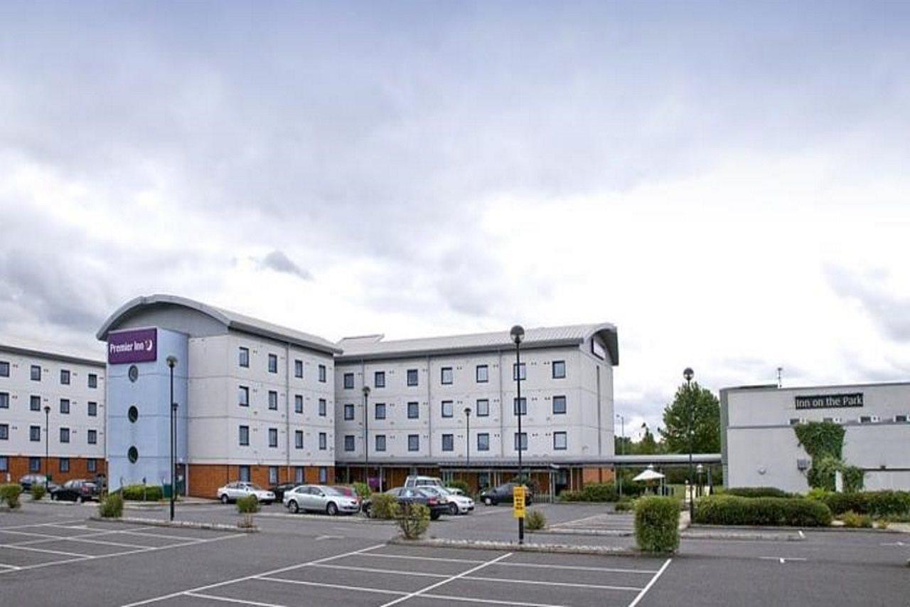 Premier Inn London Enfield Exteriör bild